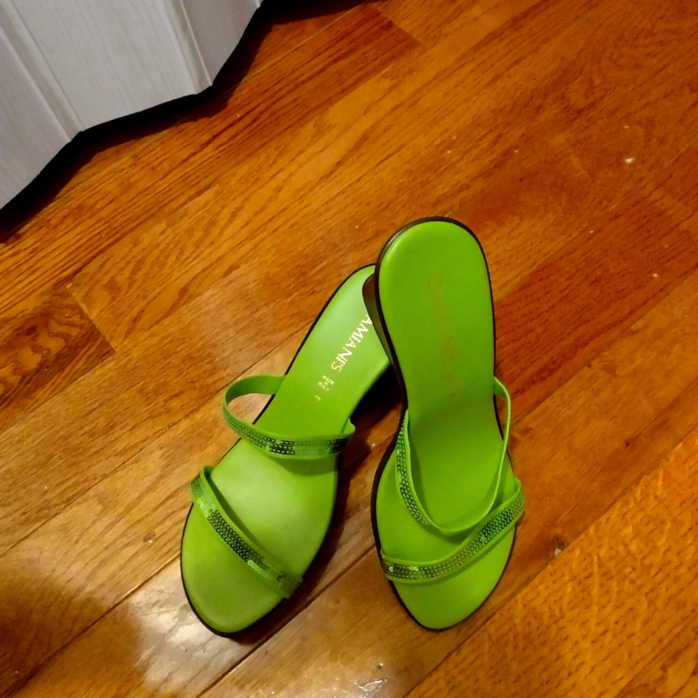 Damianis Wedges.